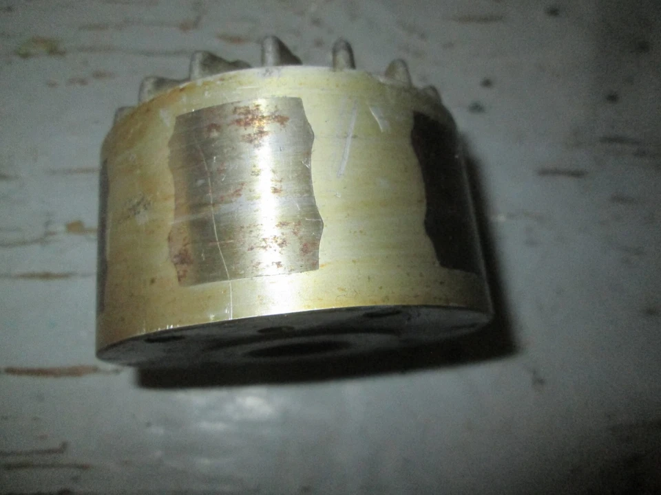 Kawasaki 1973 H1-D 500 triple generador rotor 21007-024, nota pin roto. Foto 2 de 4