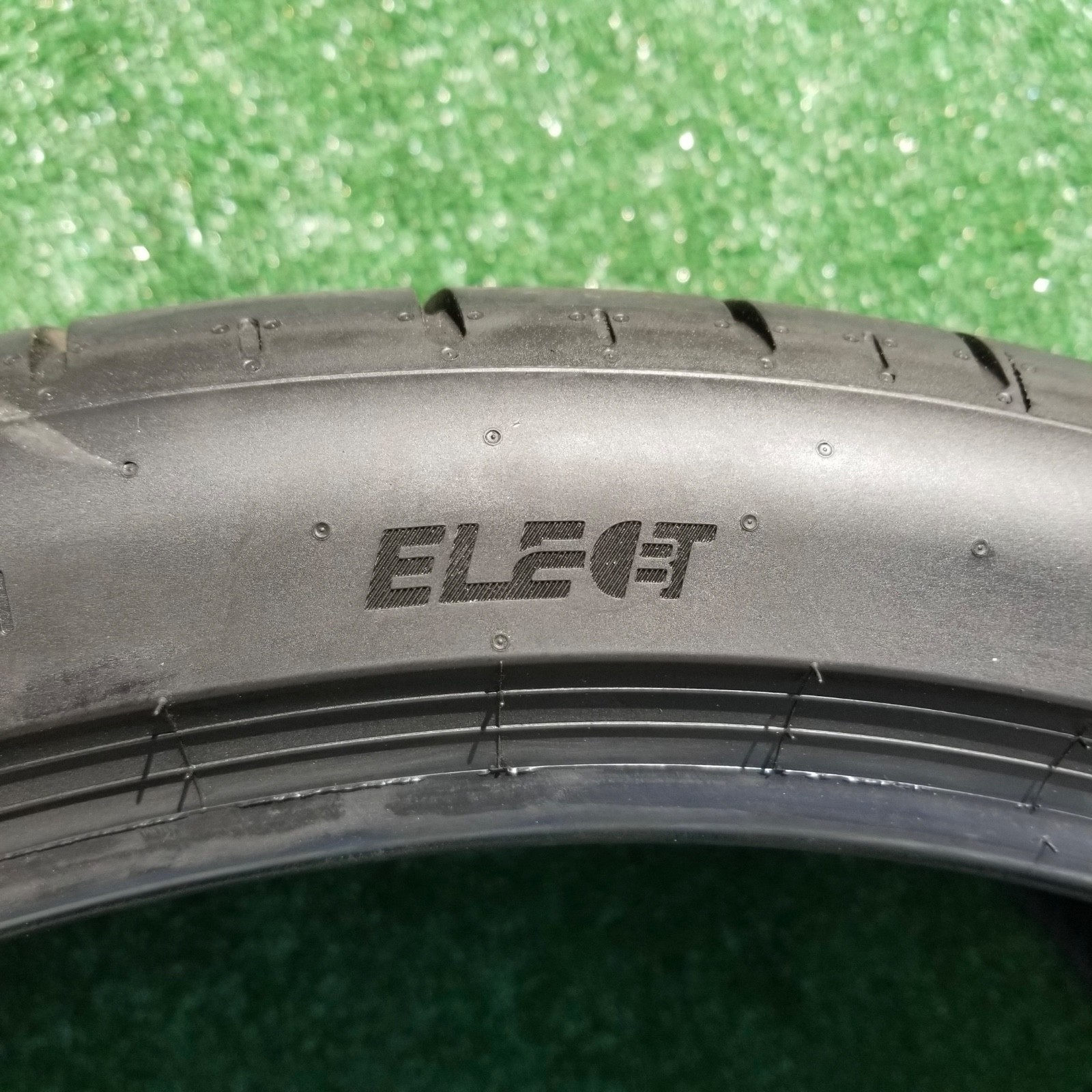 325/30R23 Pirelli P Zero PZ5 Elect Tire L1 Lamborghini Urus SE 325/30ZR23 80%