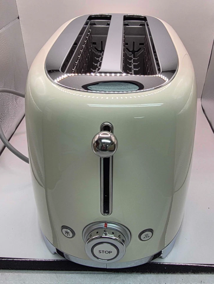 Smeg TSF01CRUK Retro Extra Wide 2-Slice Toaster-Cream - Image 2 of 4