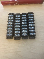BRAND NEW 4 X MAGNUM TB100-08  Double Row Terminal Blocks, 8 Positions 30A, 300V