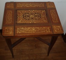 Mobiletto tavolino intarsiato