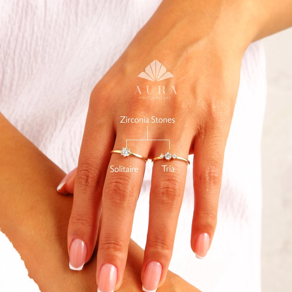 Anillo de piedra solitario de oro de 14 quilates con circonita cúbica, delicada banda de tres piedras apilable fino Foto 2 de 4