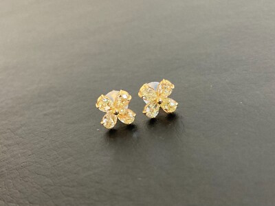 18K Gold Natural Yellow Diamond Flower Stud Earrings