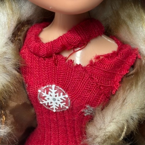 Bratz Doll Phoebe Campfire Doll With Accs. AMAZING LONG HAIR - Picture 14 of 17