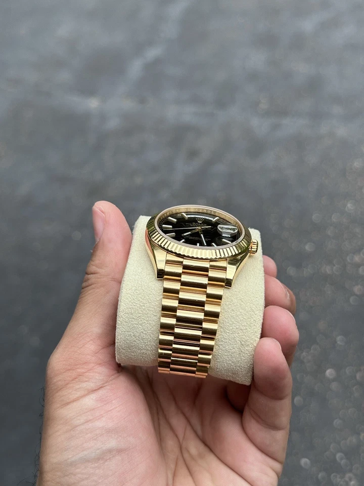 Часы Rolex Day-Date 40 President из желтого золота 18 карат с черным циферблатом B/P 228238 - Изображение 2 из 4