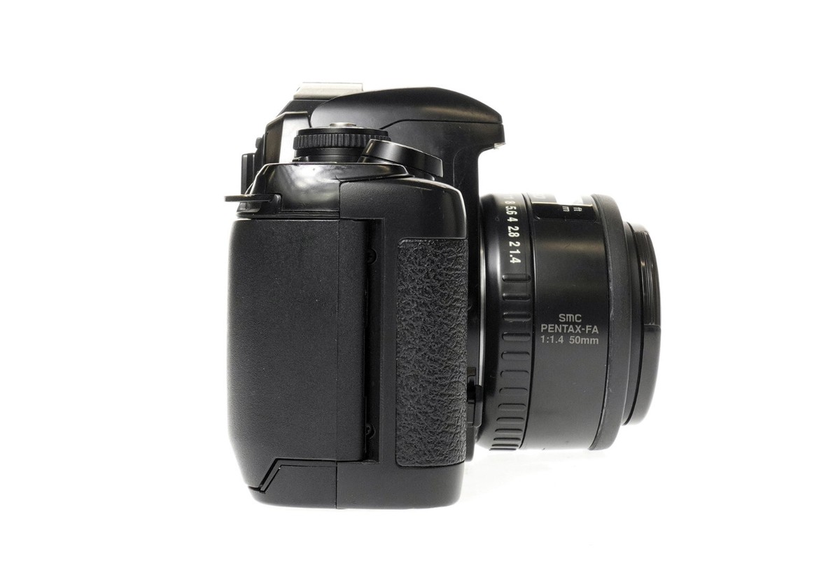 Pentax MZ-3 35mm SLR Film Camera w/ SMC Pentax-FA 50mm f1.4 Lens