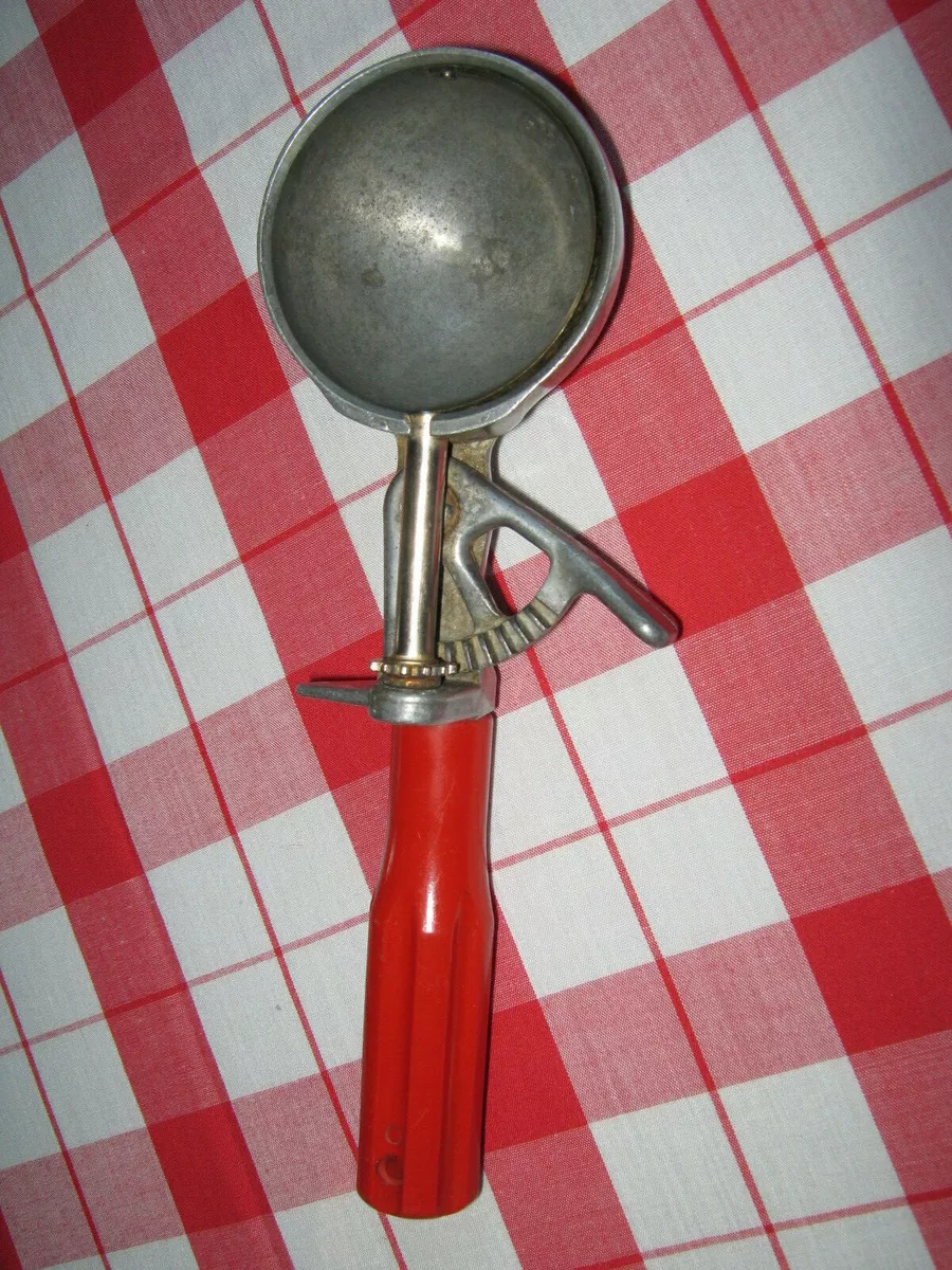 Vintage Scoop Master Ice Cream Scoop Red Handle Works well Great shape