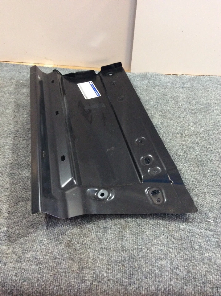 Ford Transit-150 2015-2019 panel inferior KK3Z-6110128-A Foto 2 de 4