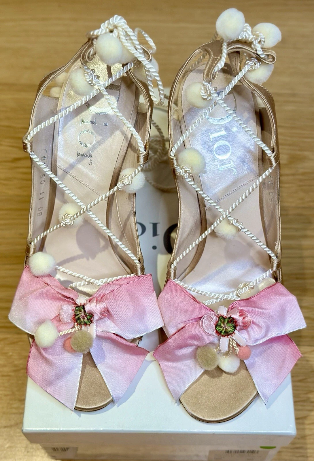 Sandales Christian Dior vintage beige satin rose nœud rose talon rose chaussures EU 38 (UK 5)