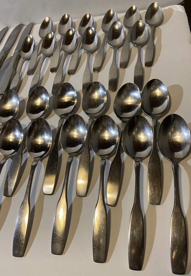 Cubiertos de acero inoxidable Community Oneida Paul Revere 60 piezas servicio para 12 Foto 2 de 4