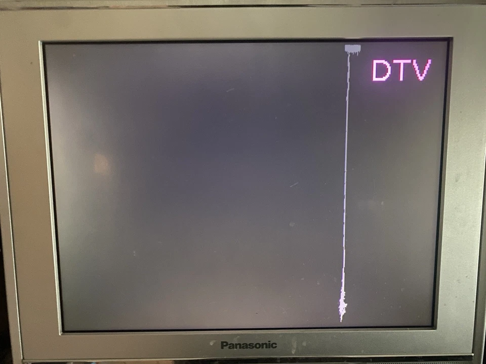 Panasonic LCD TV TC-14LA1 14-Inch 4:3 Minor Damage - Works, With Remote - Image 2 of 4