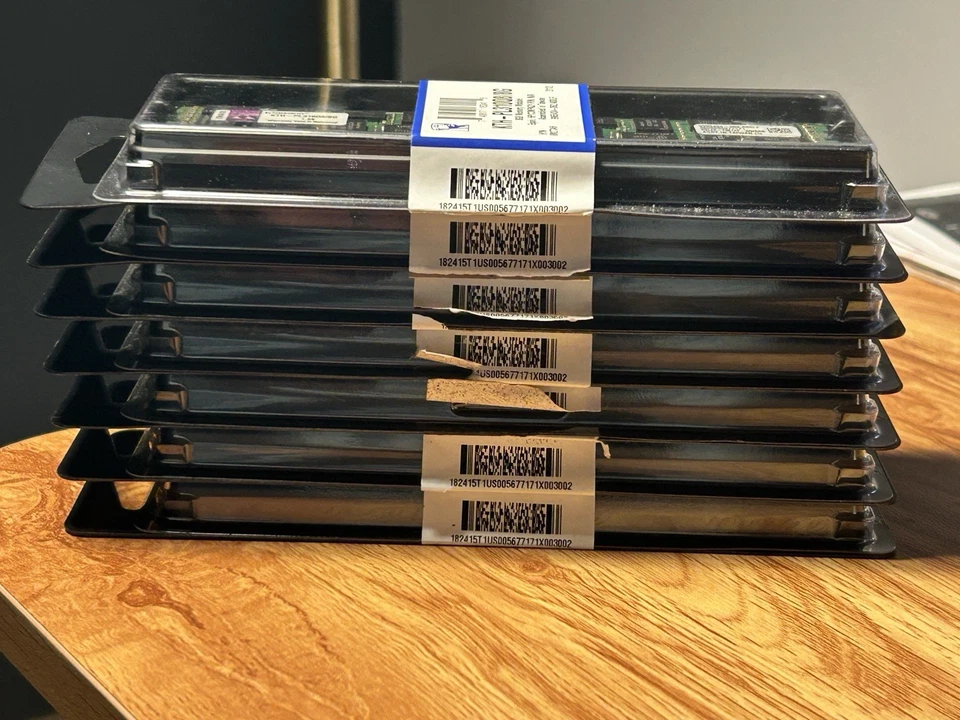 KTH-PL310Q8/8G Kingston 8GB PC3-8500 DDR3-1066MHz ECC Registered DIMM Memory Mod - Image 4 of 4