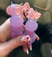 2x Schlüsselanhänger Hasenfigur mit Schleife, Rosa/Lila, Kunststoff/Metall