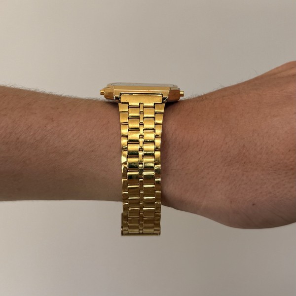 Reloj Digital Casio con Acentos Dorados Unisex Retro Estilo Y2K Cuarzo Nuevo 2