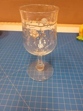Stemmed Wine Glass Floral Design Elegant Barware Drinkware Goblet 8.25" Tall