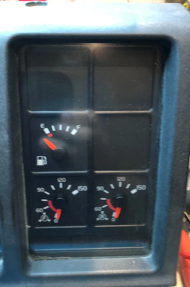 1999-2003 VOLVO VNL USED DASHBOARD INSTRUMENT CLUSTER FOR SALE 5 CONNECTORS - Image 4 of 4