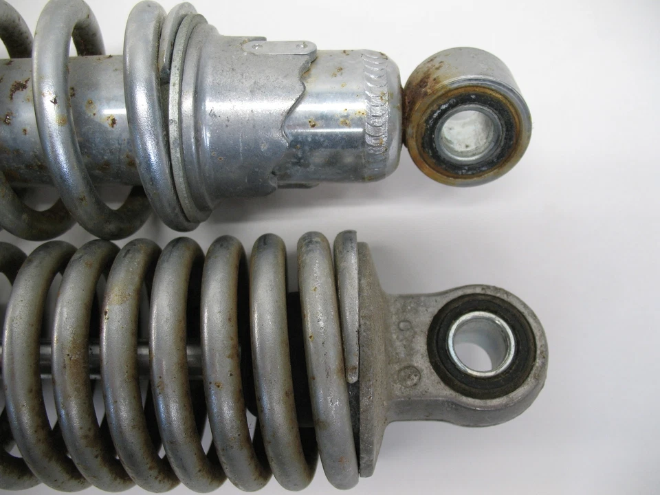 1982 铃木 GS300 GS 300 L 后减震器 62100-11900 — 第 2/4 张图片