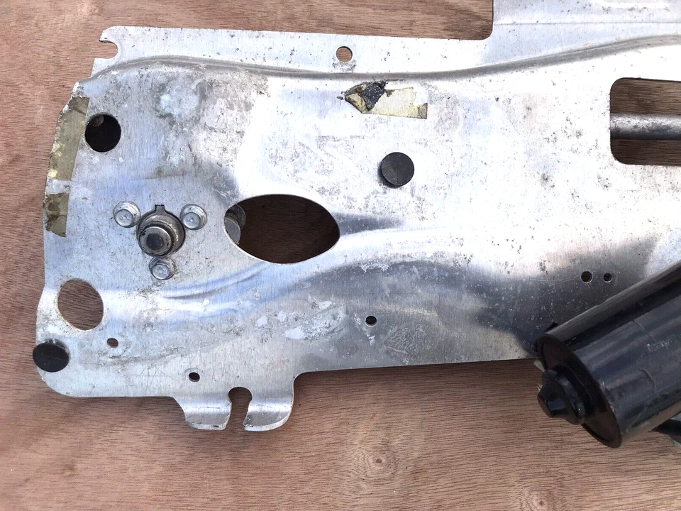 ASTON MARTIN DB9 WIPER ASSEMBLY Convertible WIPER MOTOR & LINKAGE 4G4317504DF - Image 3 of 4