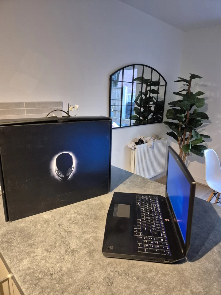 Alienware 17 R2  Gaming Laptop, 1TB Hard Drive, Boxed + FAST UK 🇬🇧 DELIVERY! - Image 3 of 4