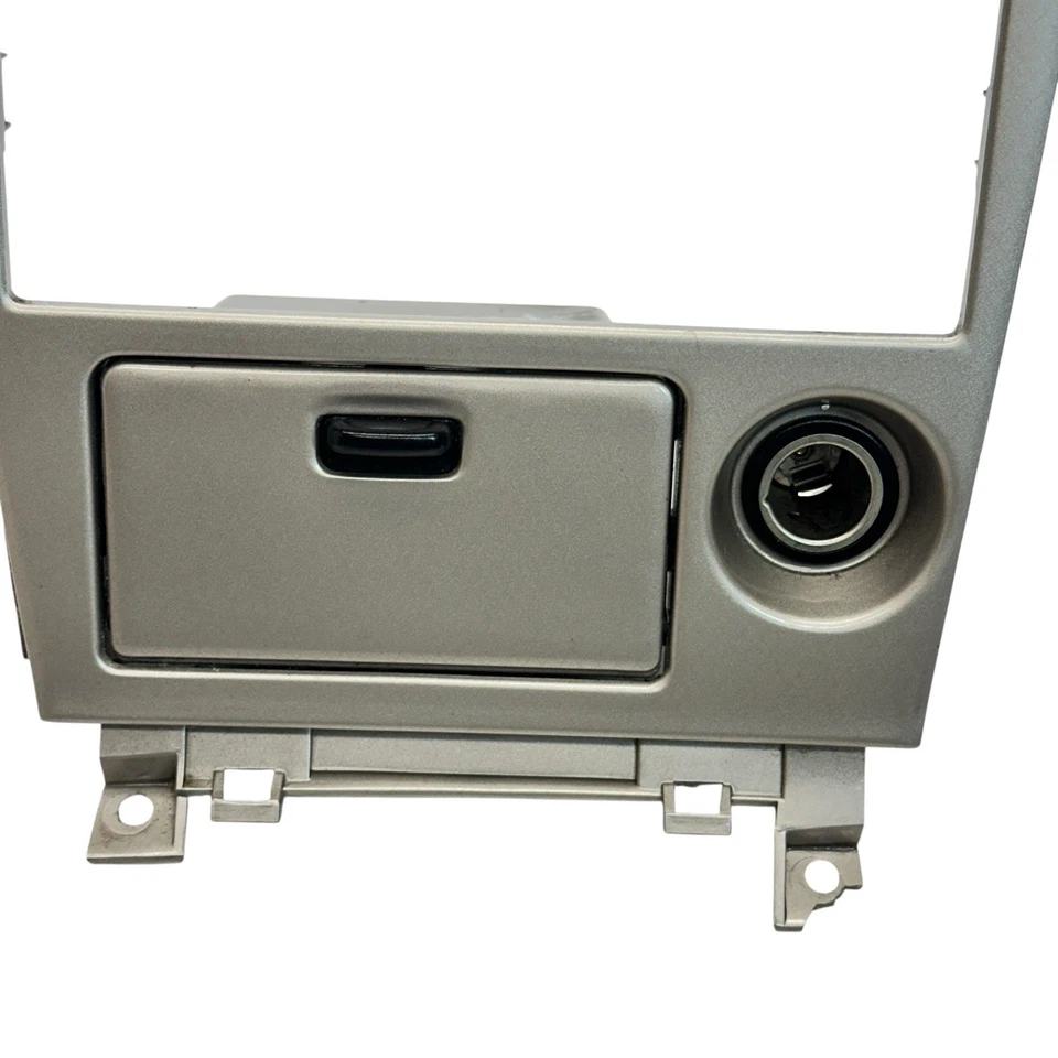 Mazda 626 2002 OEM radio bisel tablero moldura cubby almacenamiento porta monedas 98 99 00 01 Foto 2 de 4