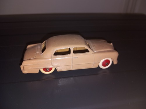 DINKY TOYS FORD SEDAN MADE IN ENGLAND MECCANO LTD D'ORIGINE - Imagen 2 de 6