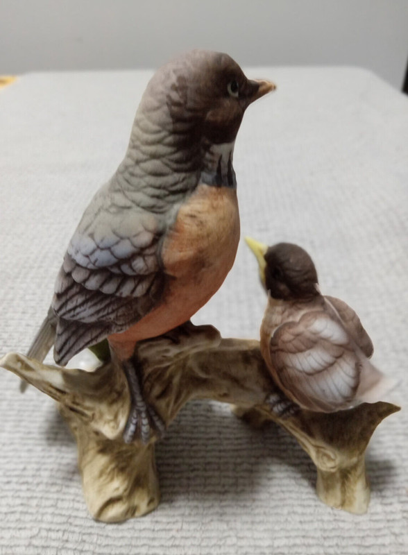 Adorable Vtg Robin & Baby Lefton Figurine Porcelain Hand Painted Bird Figure 