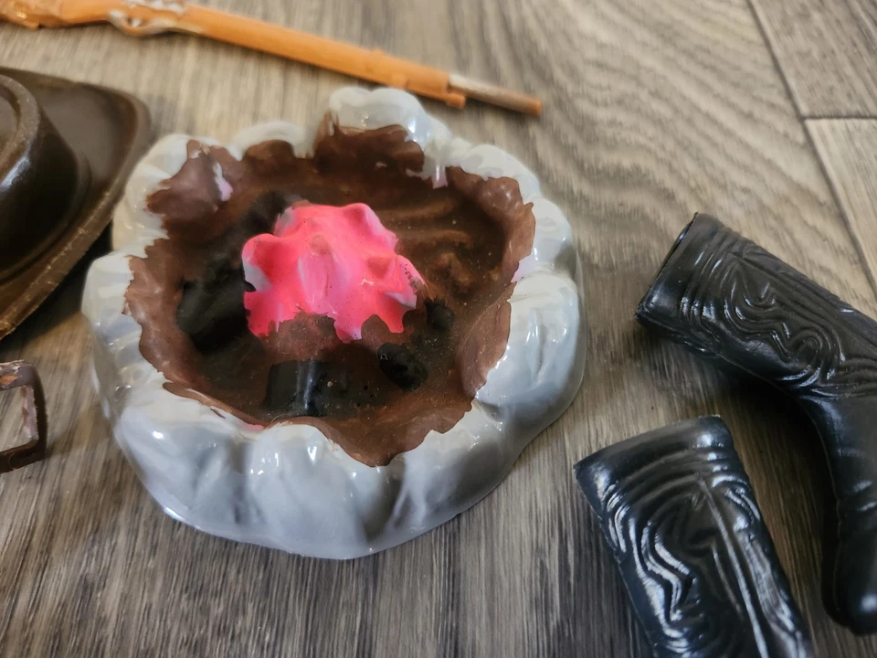 Lote de accesorios BIG JIM vintage años 70 botas de vaquero sombrero fogata etc Mattel Foto 4 de 4