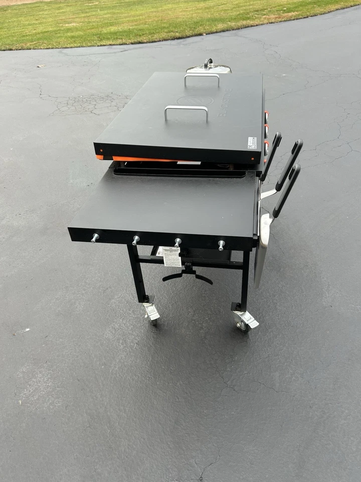 Blackstone 36" Estación de Cocina Plancha 4 Quemadores con Tapa Dura y Portaherramientas Foto 4 de 4