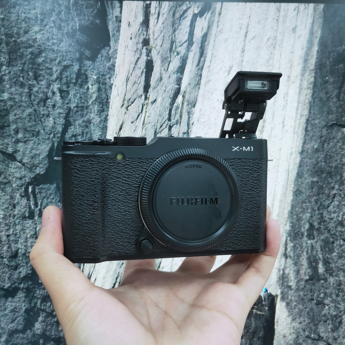 Fujifilm X-M1 16MP Digital Camera with 3-Inch LCD Screen Body