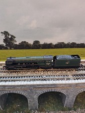 Graham Farish N Gauge 372-387 Class A2 60527 'Sun Chariot' BR Green DCC Ready 
