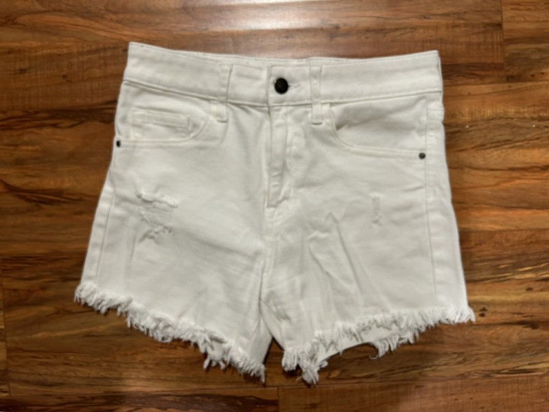 White Treasure & Bond High waist fit sz 14 distressed details shorts  5 pockets