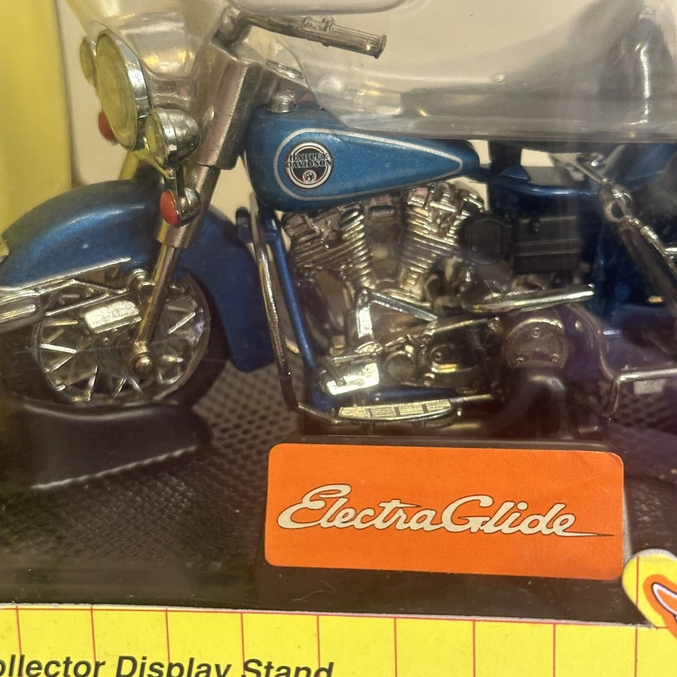 1993 Matchbox Harley Davidson 1968 BLUE FLH ELECTRA GLIDE Motorcycle 1/15 Scale - Image 2 of 4