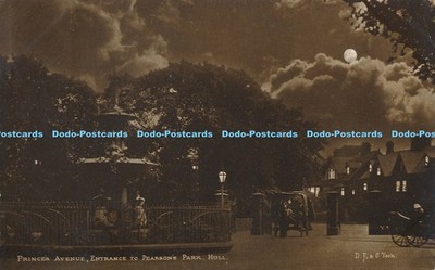 R006691 Princes Avenue Eingang zum Pearsons Park Rumpf bei Nacht
