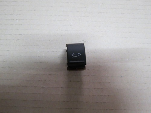 Original VW Passat 3AF Variant Highline Schalter Heckklappenentriegelung A22057