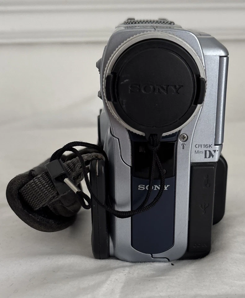 Sony DCR-PC9E Dual Media MiniDV Camcorder Nightshot New Battery Made In Japan - Image 3 of 4