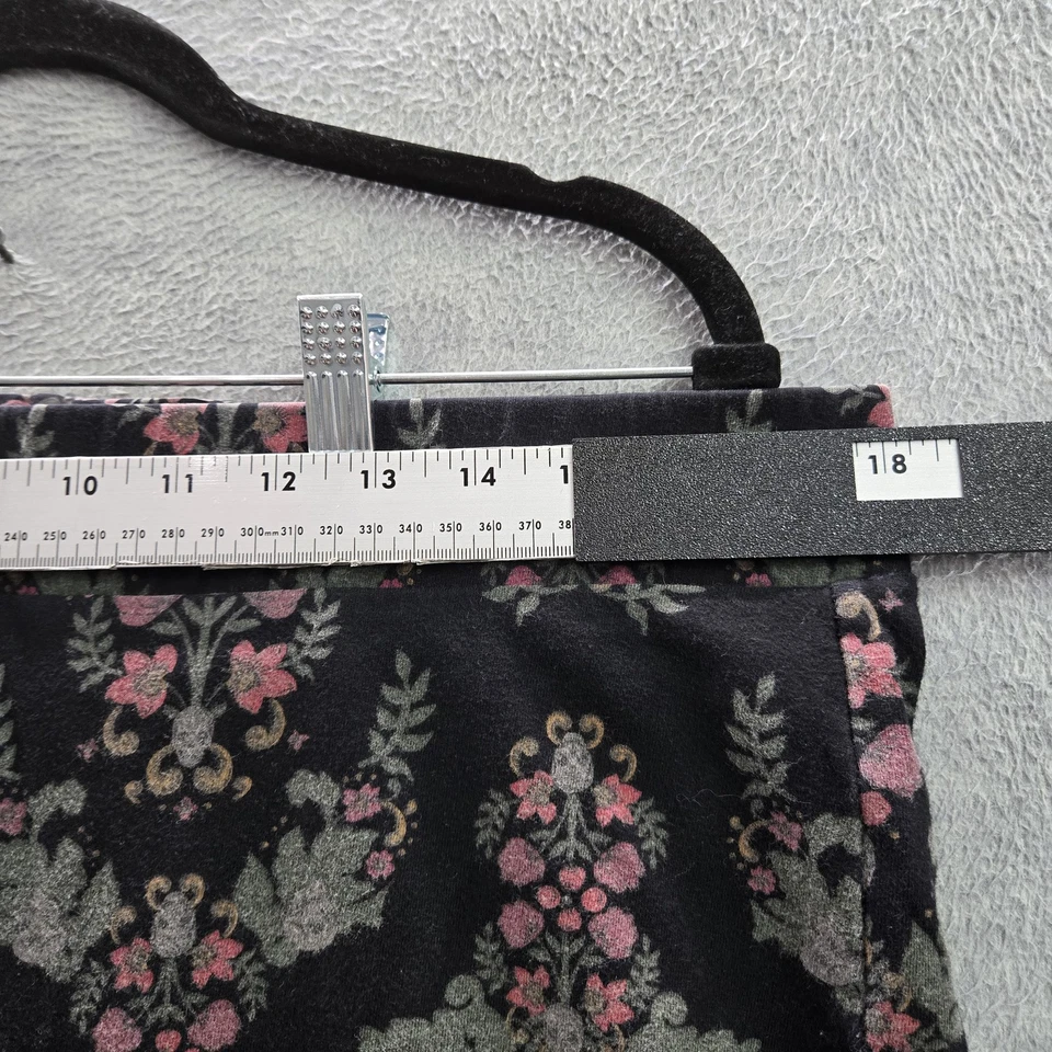 Torrid Women Legging 3 Black Floral 23" Inseam - Image 4 of 4