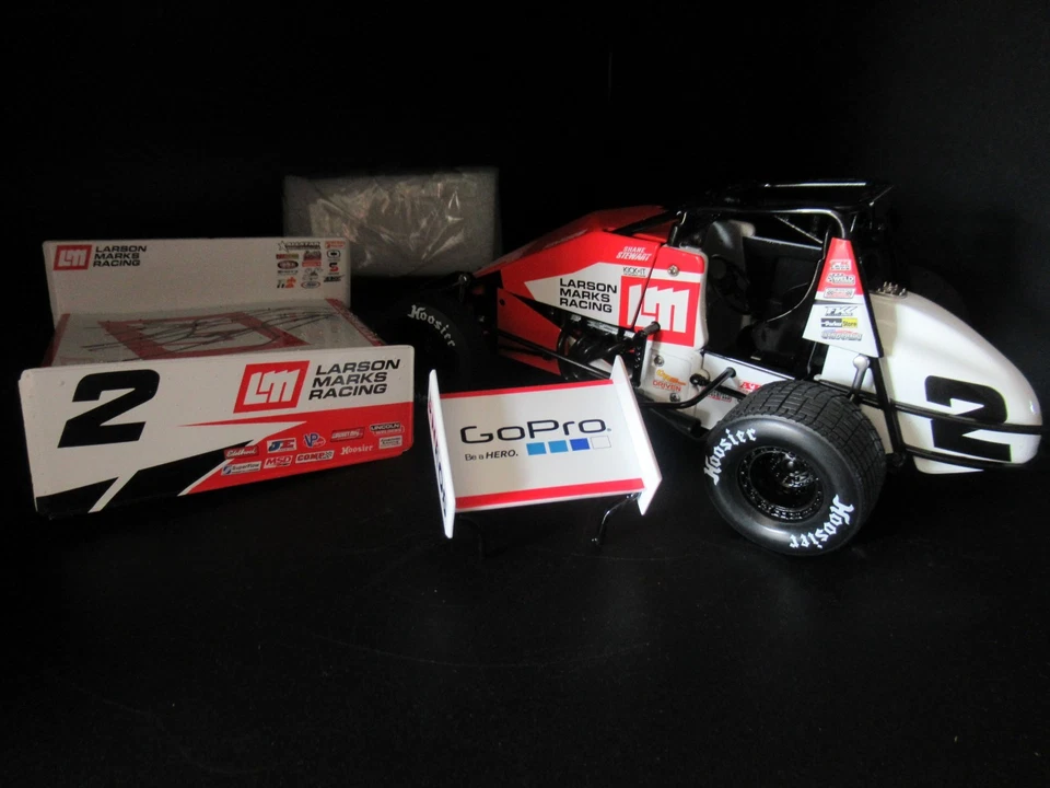 RARE 2015 SHANE STEWART SIGNED KYLE LARSON MARKS 1:18 SPRINT CAR R&R 181504 ACME - Image 3 of 4