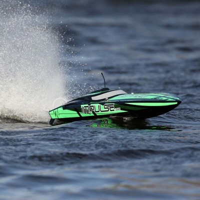 [DE] PRO-BOAT Impulse 32'' Brushless Deep-V RTR with Smart, Black/Green - PRB0803