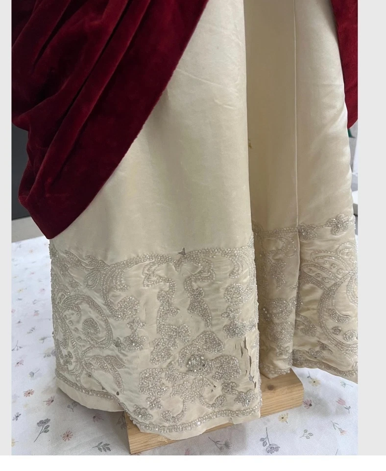 Una falda antigua de los años 1890-1900 con bordado único. Foto 3 de 4