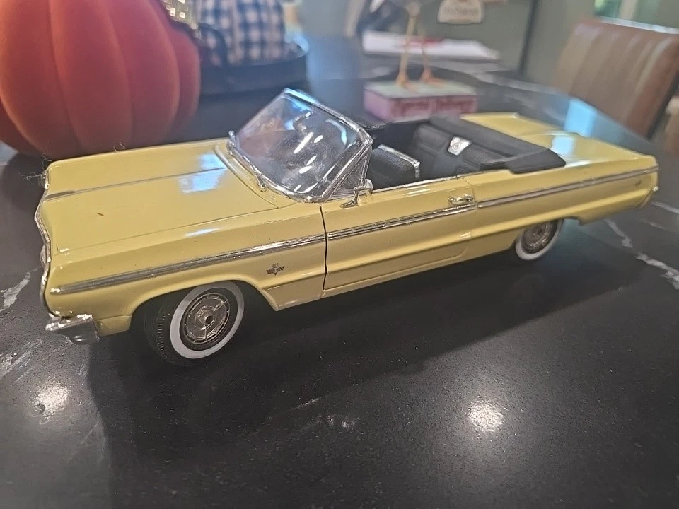 Chevrolet Impala 1964 1/18 convertible amarillo ERTL JC Penney's Chevy LTD raro Foto 2 de 4