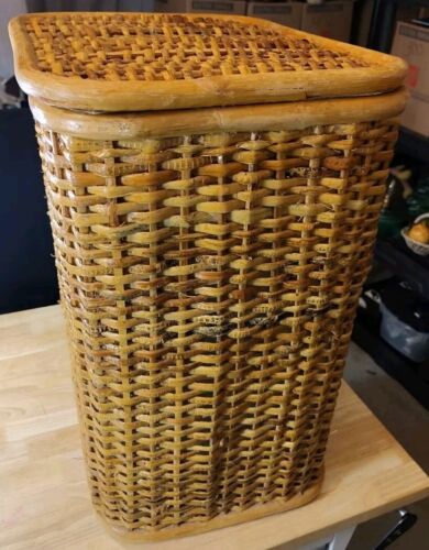 Cesto portabiancheria vintage in vimini rattan con fodera coperchio incernierato MCM anni 80 90 - Foto 2 di 10
