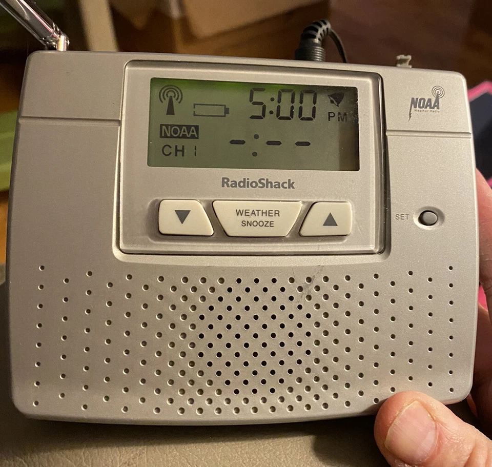 Radio Shack NOAA Weather Radio with Lcd Clock with Snooze 12-260 Vintage - Image 2 of 4