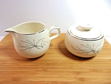 VINTAGE HOMER LAUGHLIN RHYTHM CAPRI SUGAR BOWL & CREAMER SET EXCELLENT CONDITION