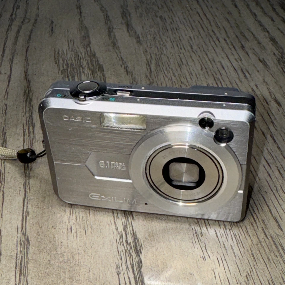 Casio EXILIM ZOOM EX-Z850 8.1MP Digital Camera - Silver - Image 3 of 4