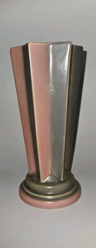 ROSEVILLE FUTURA PLEATED STAR VASE: 385-8 -8 1/4"H