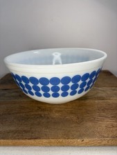 Pyrex Bowl #403 White with Blue Polka Dots 2 1/2 Quart made in USA Vintage