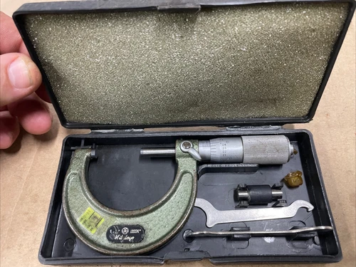 MITUTOYO 103-136 MICROMETER, 1-2” RANGE 0.0001” RES, CARBIDE FACES.