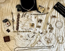  job lot of costume jewellery for estate old brooches. Brooch. crafts