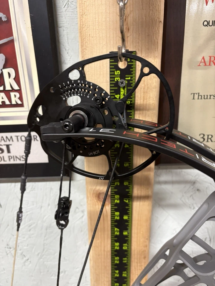 Darton Tritech 31 Right Hand 70 lbs Stone Riser w/Black Limbs - Image 4 of 4