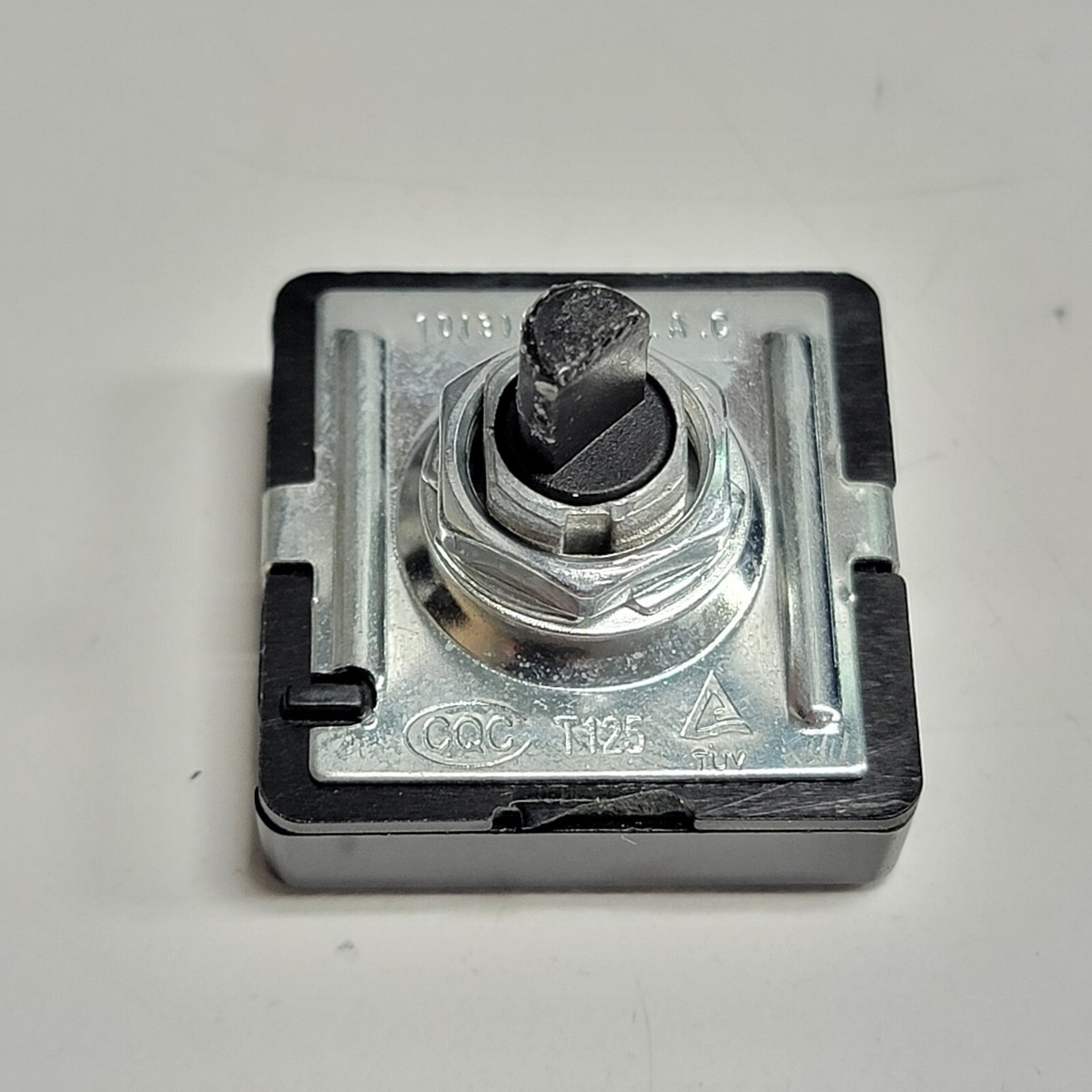 NEW TUOWEI B3400 13A-120VAC CQC T125 L/1/2/3 Connector Rotary Type